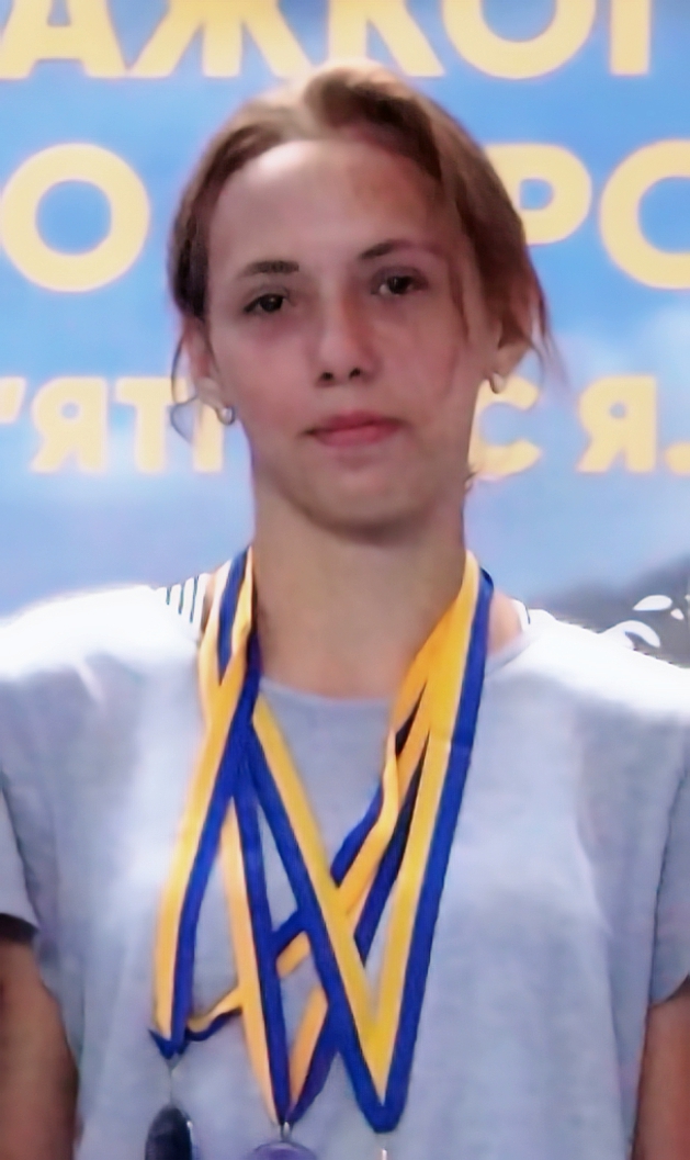 В Мариуполе от вражеских снарядов погибла 14-летняя спортсменка Алина Перегудова 01