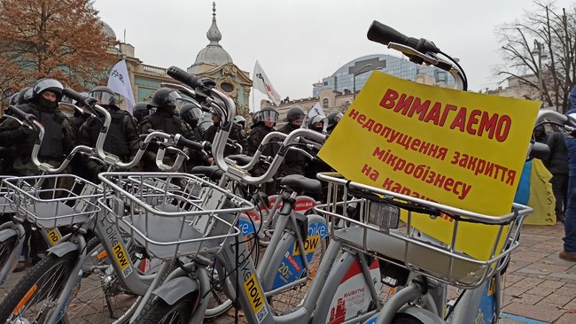 Знищуйте вірус, а не підприємців: під Радою протестують проти карантину і фіскалізації ФОПів 25