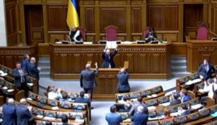 Parubii signs Ukrainian language law