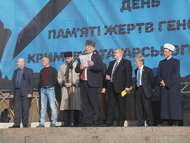На Майдане Незалежности прошел митинг-реквием в память о жертвах геноцида крымскотатарского народа 02