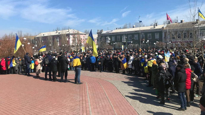 Жінку одну роздягли до пояса на морозі і змушували читати газету, – як живе Бердянськ в окупації 01