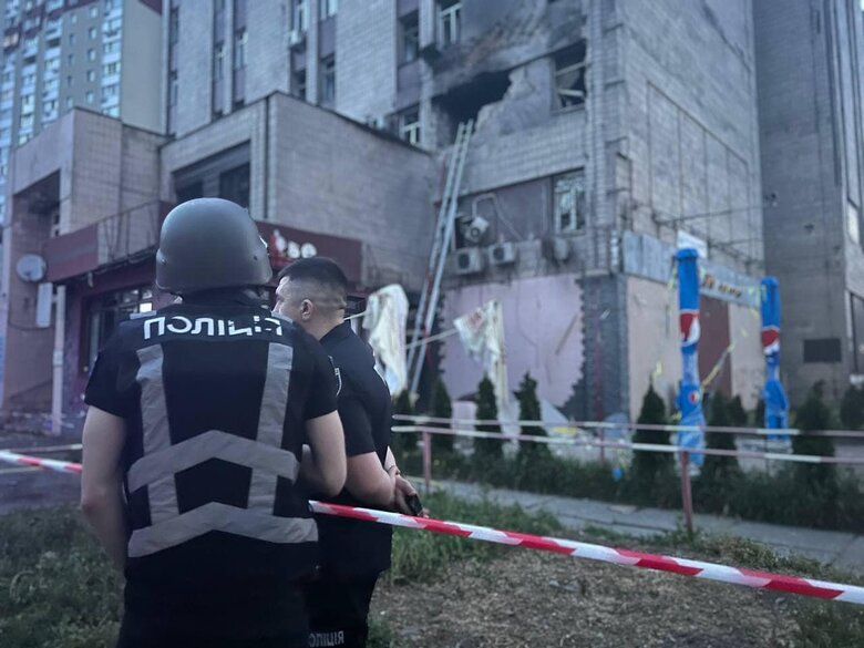 Наслідки масованої атаки дронами на Київ: загинув чоловік, двоє поранених 01