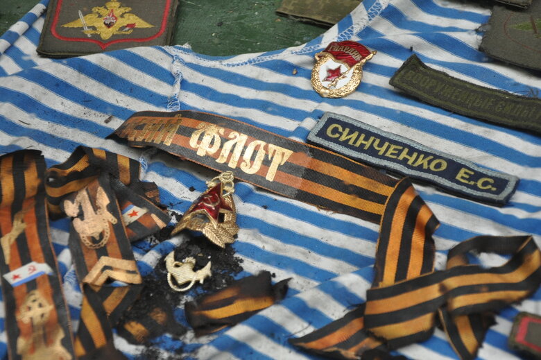 Кресло-катапульта, образцы снарядов и личные вещи рашистов: На Андреевском спуске открылась благотворительная выставка Спротив-2022 28 Кресло-катапульта, образцы снарядов и личные вещи рашистов: На Андреевском спуске открылась благотворительная выставка Спротив-2022 28