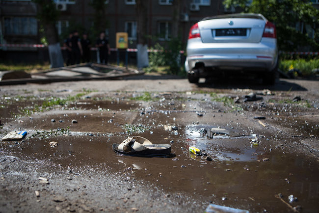 Автомобиль врезался в остановку в Днепре - погибла женщина 08