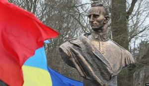 Інститут нацпам'яті оскаржив повернення київським проспектам Бандери і Шухевича старих назв