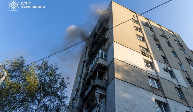 Враг атаковал Харьков дроном, повреждено общежитие и автомобили (обновлено). ФОТО