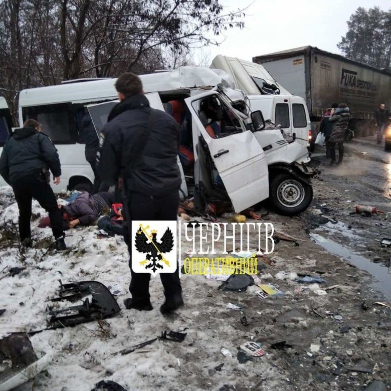 11 killed in bus and truck collision in Chernihiv region 04