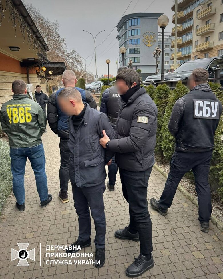 Прикордонник за 6 тисяч доларів допомагав військовозобов'язаним виїхати в Угорщину