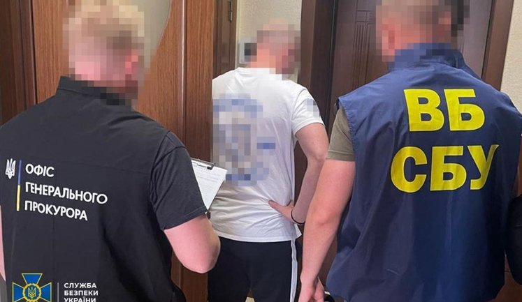 Викрито заступника голови Хмельницької ОВА, який отримував "відкати" за підписання контрактів з ремонту доріг. ФОТОрепортаж