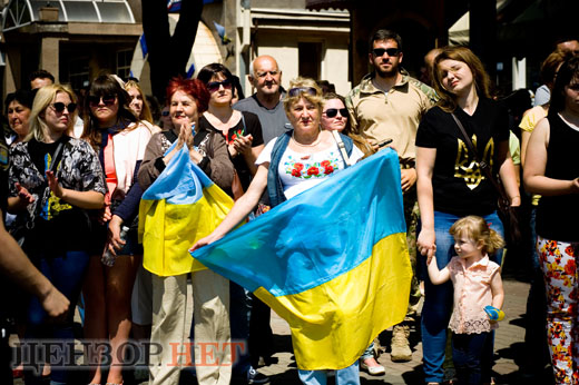 Третя річниця визволення Маріуполя - парад захисників міста 09