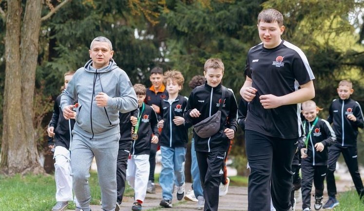 Василий Костюк поддержал победителей международного турнира по каратэ Polish Open 2026