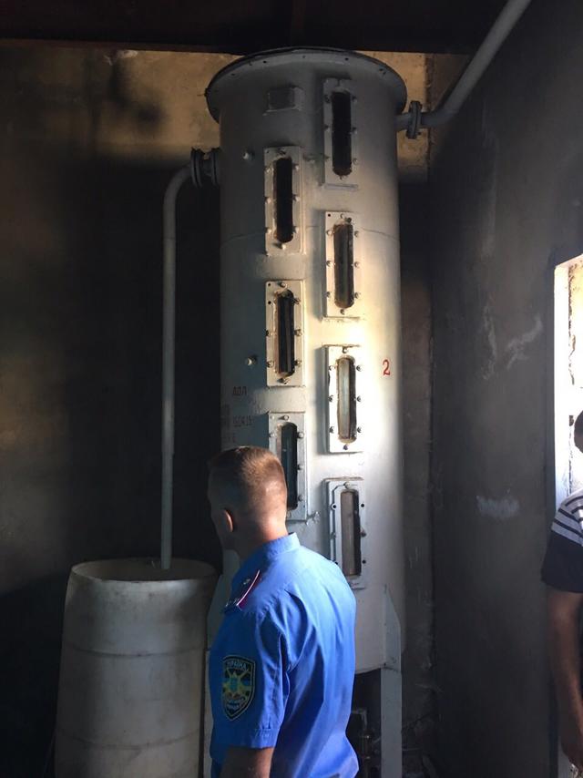 Боротьба із сірим алкоголем: що шукали на заводі-виробнику податківці 03