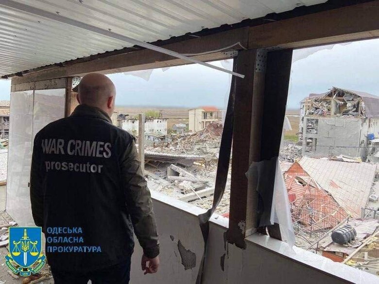 Наслідки ракетних ударів по Одещині: зруйновано складську будівлю та базу відпочинку 06