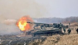 Росіяни ведуть вогонь із САУ 2С5 "Гиацинт-С"