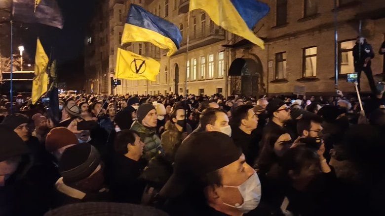 Щурів на Банковій нудить: Активісти вирушили під будівлю Офісу Президента, сталися сутички 23