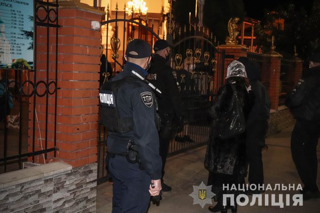 У великодніх богослужіннях взяли участь 130 тис. осіб, зафіксовано 19 випадків недотримання карантину, складено 3 адмінпротоколи, відкрито 1 провадження - поліція 09