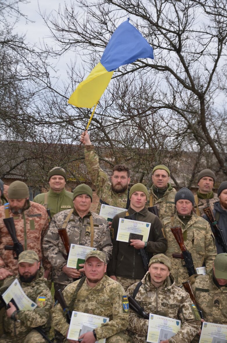 Бойовий командир Едуард Пісоцький: Мої підлеглі на 98 відсотків ніколи не тримали в руках зброї. Вдягнені були у те, хто в чому прийшов – в джинси, спортивні костюми, кеди, кросівки 05