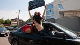 Голые девушки за рулем авто оккупировали посольство Саудовской Аравии. ФОТОрепортаж