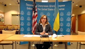 В Україні олігархи й далі телефонують народним депутатам і суддям, а союзники Росії сидять у Верховній Раді, - посольство США