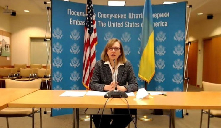 В Україні олігархи й далі телефонують народним депутатам і суддям, а союзники Росії сидять у Верховній Раді, - посольство США
