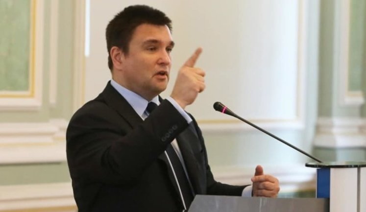 За кордон через кілька років може виїхати половина українців, - Клімкін