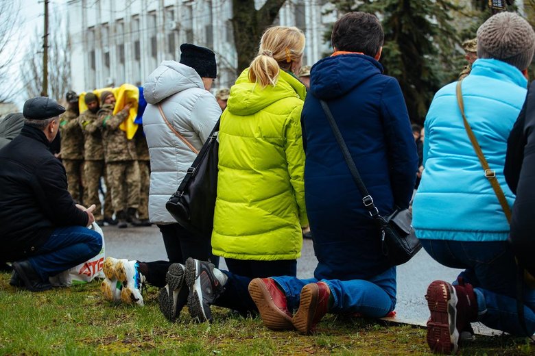 На Дніпропетровщині попрощалися із 29-річним десантником Вячеславом Дімовим, який загинув, виконуючи бойове завдання у Запорізькій області 04
