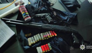 Мужчина случайным выстрелом из ружья тяжело ранил прохожую в Киеве. ФОТОРЕПОРТАЖ