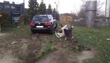 Пьяный полицейский на внедорожнике разбил три автомобиля и врезался в детскую площадку во Львове. ВИДЕО