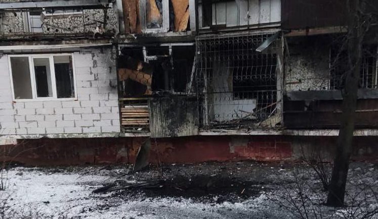 Сутки в Донецкой области: один погибший и один раненый, повреждены дома и автомобили. ФОТОрепортаж