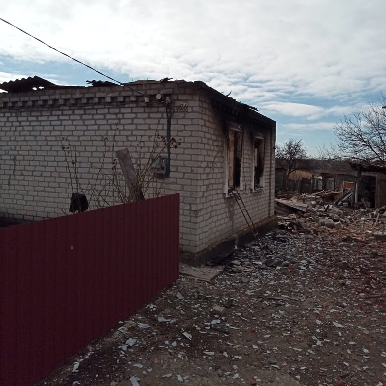 Зранку ворог обстріляв житлові квартали Авдіївки та вдарив ракетою по коксохіму, - ОВА 01 Зранку ворог обстріляв житлові квартали Авдіївки та вдарив ракетою по коксохіму, - ОВА 01