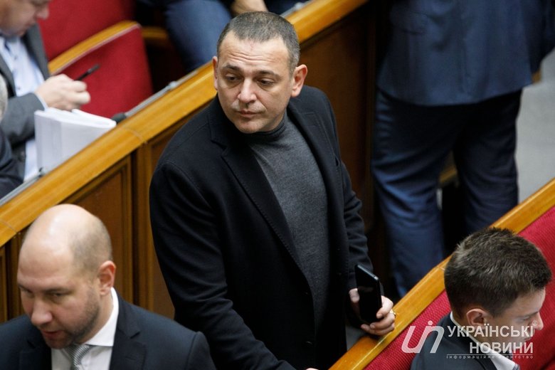 П’яна ДТП та цукерки Трухіна: що у Раді думають про черговий скандал? 02