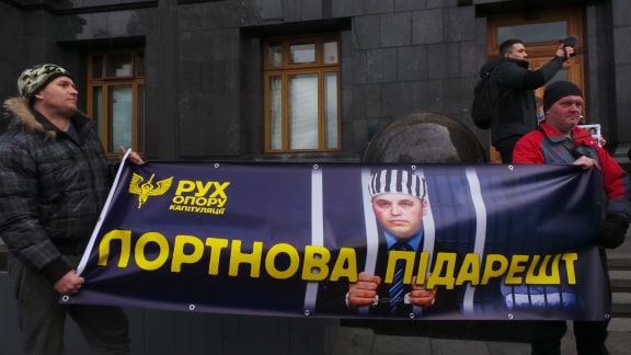 В Киеве под Офисом Президента от Зеленского требовали отставки Авакова 08