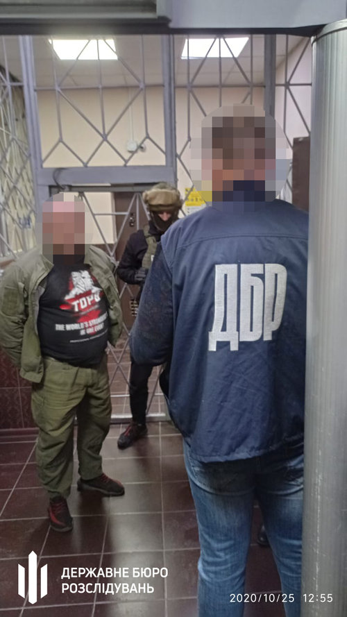 ГБР задержало сотрудника мариупольского СИЗО, наладившего продажу каннабиса арестованным 01