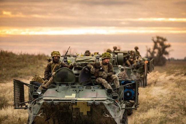 Airborne assault troops reservists ready to defend Ukraine at any time upon refresher training completion, - Poroshenko 10