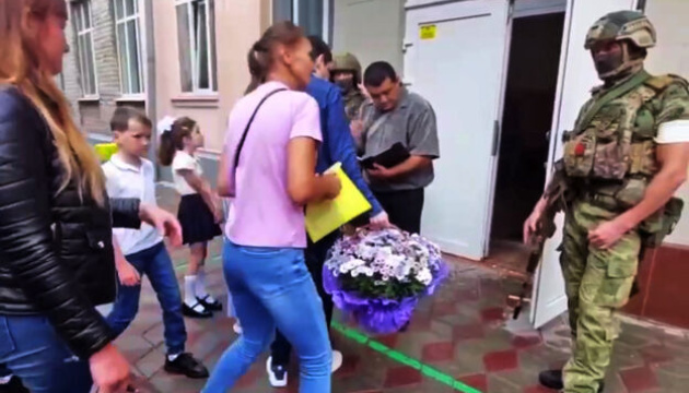Окупована Херсонщина: День знань під дулами автоматів і промивання мізків з першого уроку, - ОВА 01