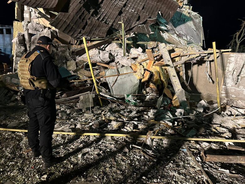 Удар по передмістю Дніпра: вночі з-під завалів будинку врятували чотирьох людей 07