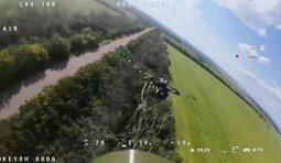 Дрон із сіткометом перехопив російський БпЛА