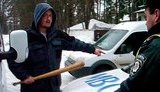 "Вылезай из машины, с#ка," - водитель с битой в руках рассказал инспекторам "Кобры" все, что о них думает. ВИДЕО