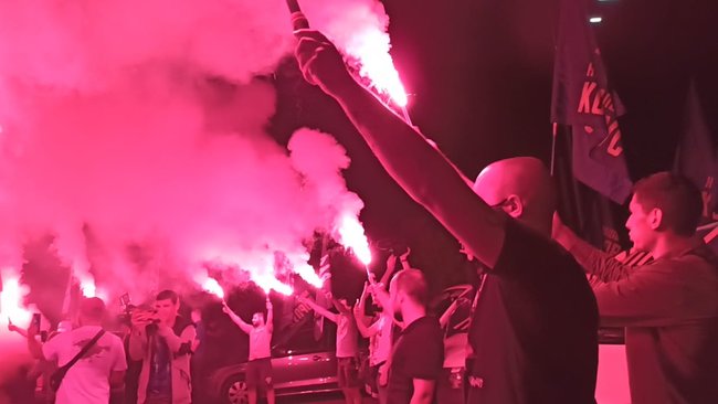 Біля дачі Зеленського в Кончі-Заспі протестують проти спроби спільної з окупантами інспекції позицій ЗСУ 26