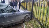 В Луцке пьяный гаишник на BMW протаранил забор и заснул. ФОТОрепортаж. (обновлено)