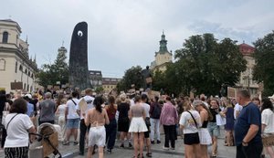 "Федоров = майбутнє", "Сирського геть": третій день протестів відбувається у Львові. ФОТОрепортаж