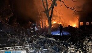 Унаслідок нічного ракетного удару по об’єкту інфраструктури на Запоріжжі 3 людини загинуло, ще 7 зазнали поранень. ФОТОрепортаж
