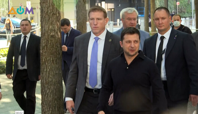 Зеленский у мемориала в Нью-Йорке почтил память погибших в теракте 11 сентября 2001 года 01