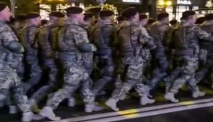 "Путін-х#йло" на Хрещатику - це монтаж чи реальна подія? Усі відео з репетиції параду 18 серпня. ВIДЕО