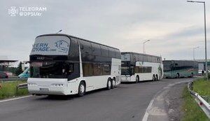 Пропустили рекордные 61 тысячу человек: на украинско-польской границе растут очереди, - ГПСУ. ВИДЕО