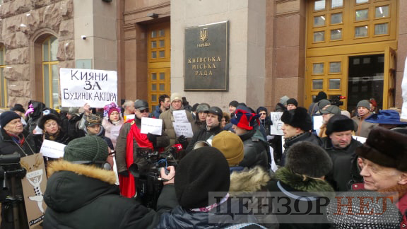 Не дадим уничтожить творение архитектора Городецкого: активисты пикетировали КГГА с требованием сохранить во время реставрации Дом актера 05