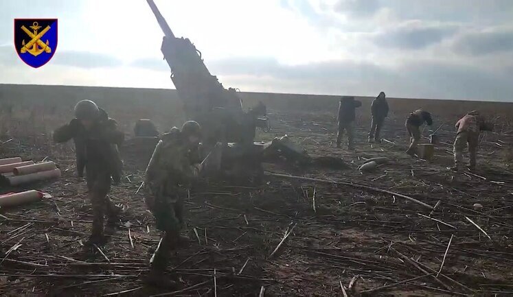 Артилеристи ЗСУ знищили два російські БТР-82 і ворожу гаубицю "Мста-Б". ВIДЕО