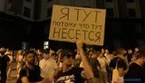 Протестуючі проти закриття дискотек влаштували танці під Кабміном. ФОТОрепортаж