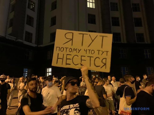 Протестуючі проти закриття дискотек влаштували танці під Кабміном 03