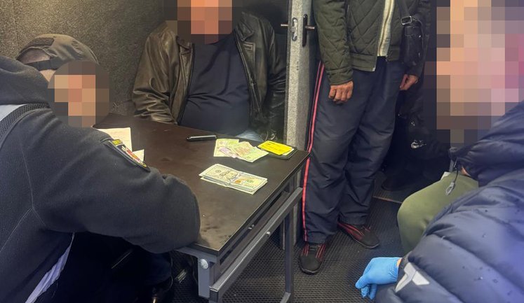 Посадовці ТЦК вимагали $2000 хабаря у ветерана за постановку на облік: їх затримали, - ДБР. ФОТОрепортаж